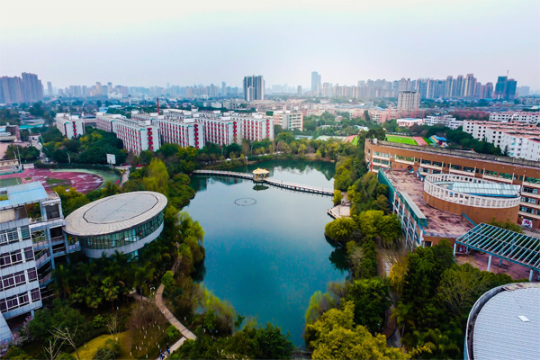 四川城市技师学院全景图