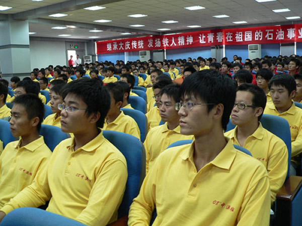 南充邮电工业学校2020-石油工程招生(中专+大专)