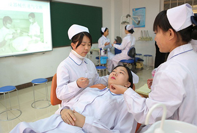 成都卫生学校分享：护理专业学生未来前景