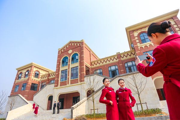 2020年四川旅游航空专修学院招生简介，昆明职高可以来成都学习航