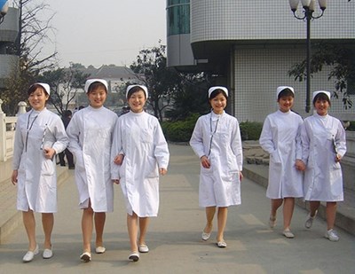 四川省人民医院护士学校2020年招生计划_报读要求_学费标准