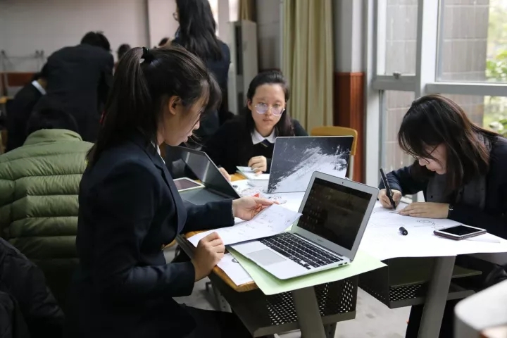 四省市高中生代表聚成都,争霸未来商业精英