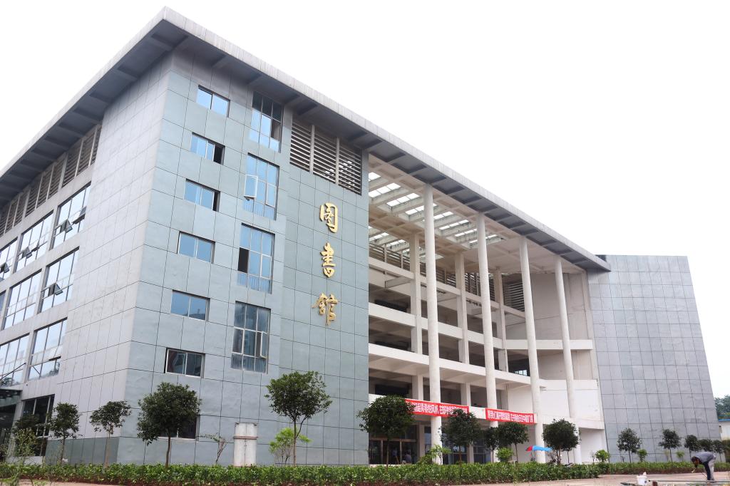 学校图书馆 学校图书馆