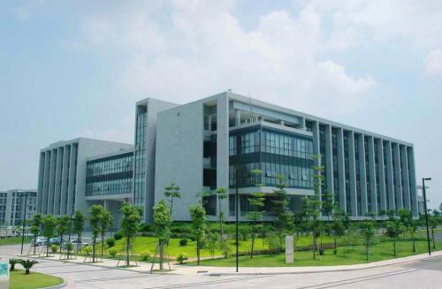 成都职业学校校长送毕业生“坚守”二字