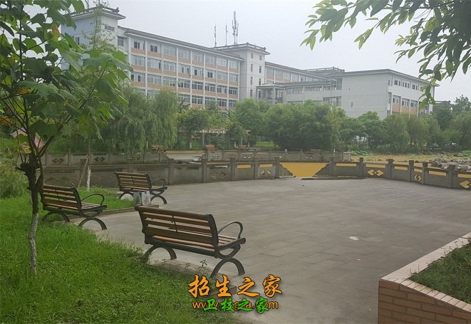 成都信息技术学校的校园环境好不好
