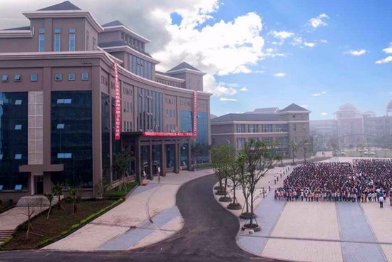 重庆市医药卫生学校寝室宿舍条件与学校食堂环境图片