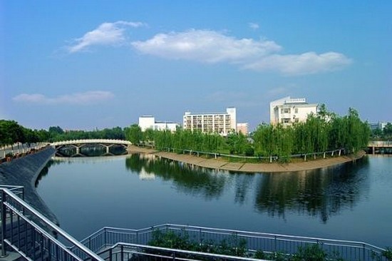 南阳理工学院张仲景国医学院寝室宿舍条件与学校食堂环境图片