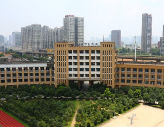 武汉市第二卫生学校寝室宿舍条件与学校食堂环境图片