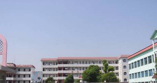 湖北省潜江市卫生学校寝室宿舍条件与学校食堂环境图片