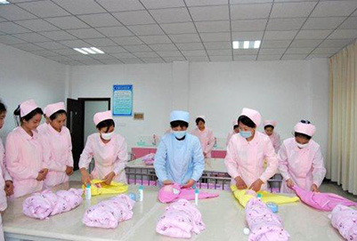 2025年成都卫生学校助产专业收费多少