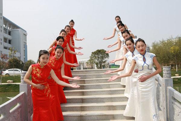 成都高铁学校2025招生政策