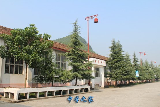 四川省阆中东南航空铁路职业学校