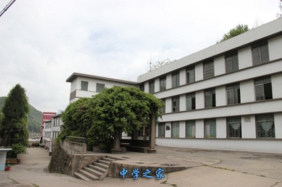 贵州水钢技师学院